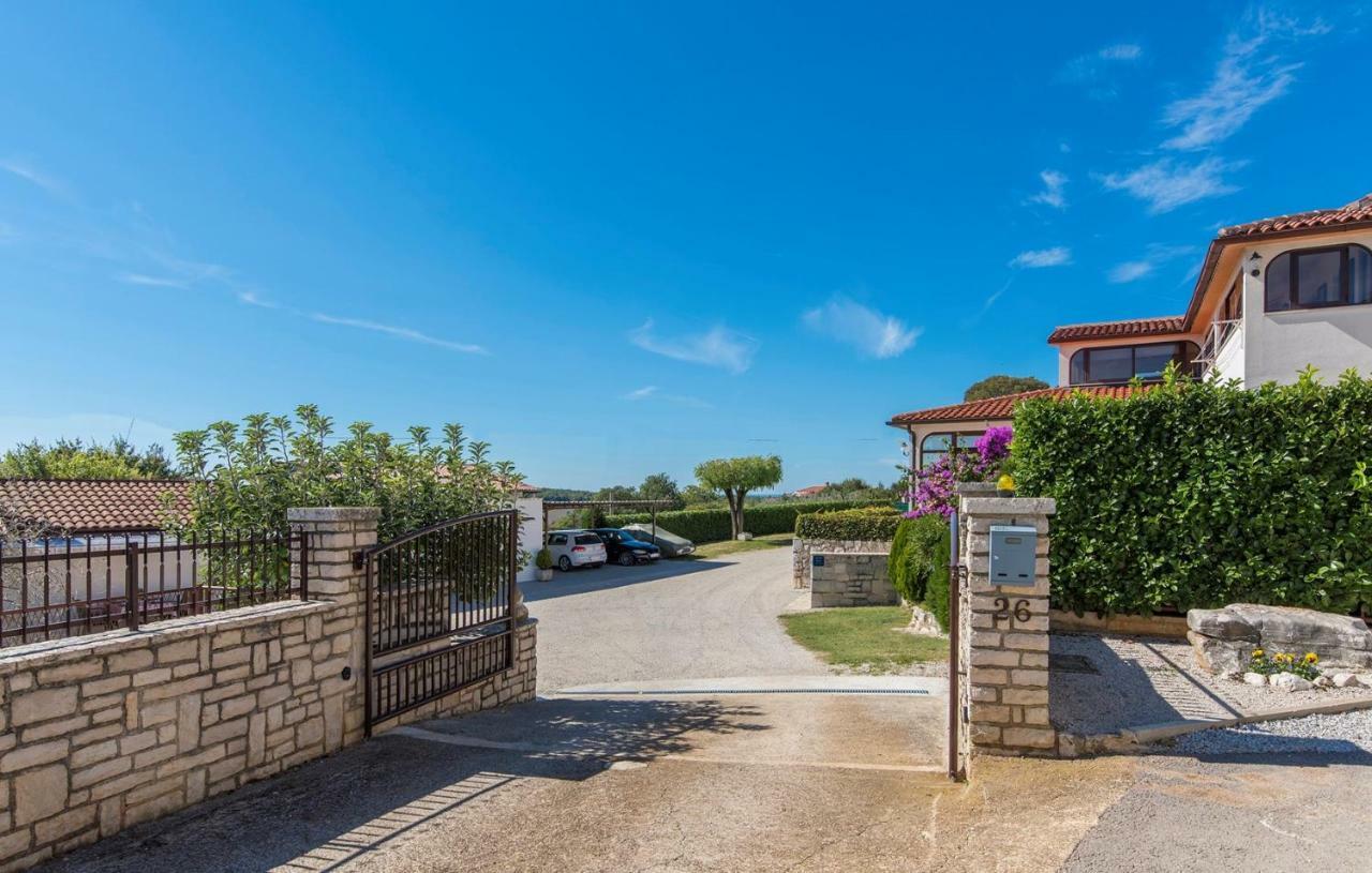 Cottage Nilda I Musalez Exterior photo